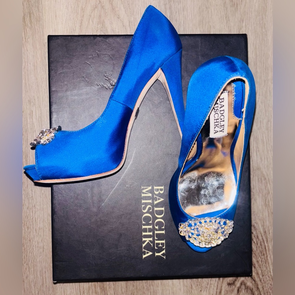 Badgley Mischka “Goodie” size 6 sapphire blue satin peep-toe pump NIB - Picture 4 of 6